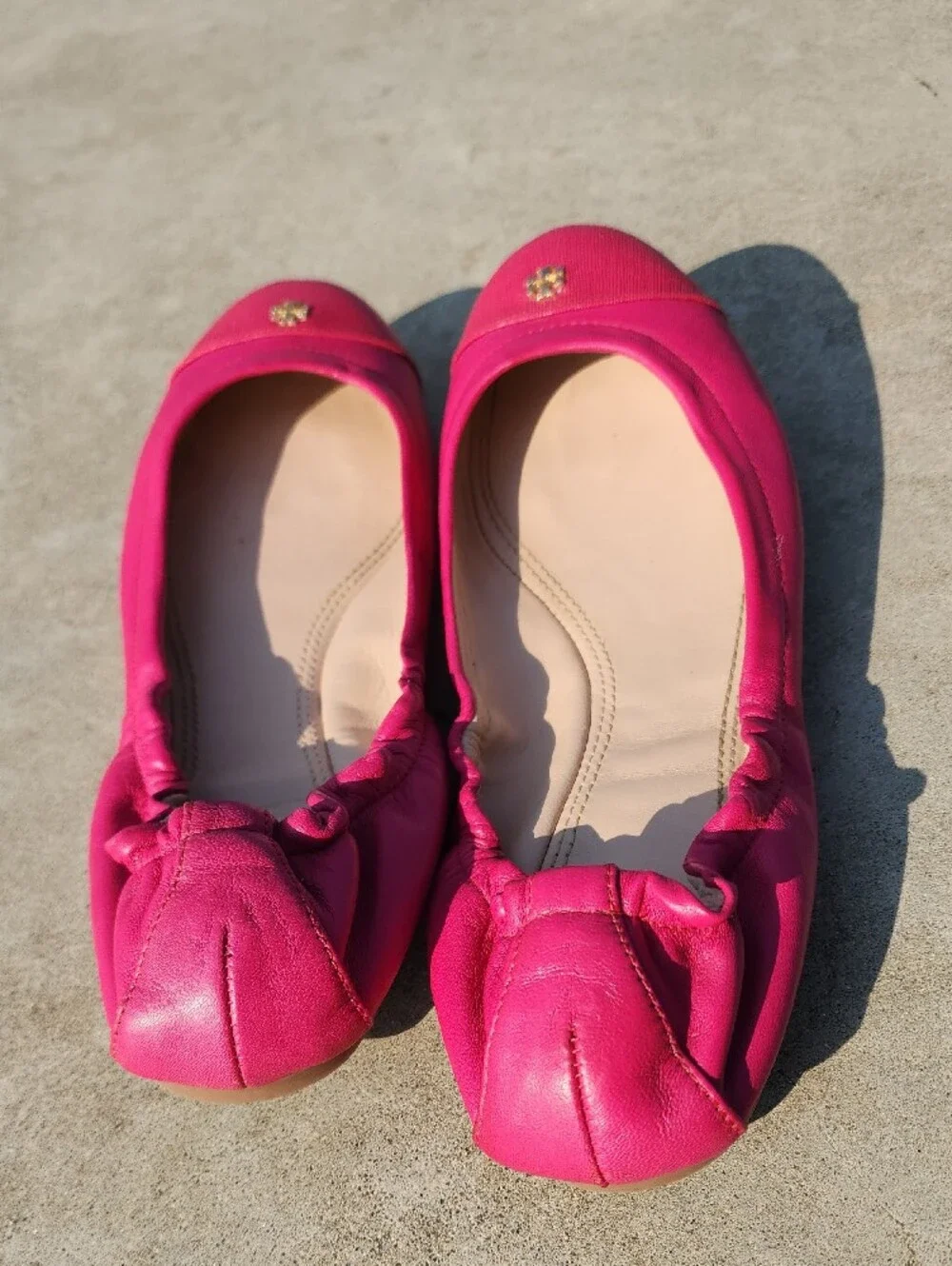 Tory Burch Women’s Pink Ballet Flats with Gold Tone Logo Accent size 8.5